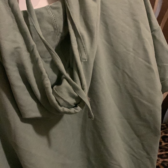 Nice shirt and warm - Picture 2 of 3